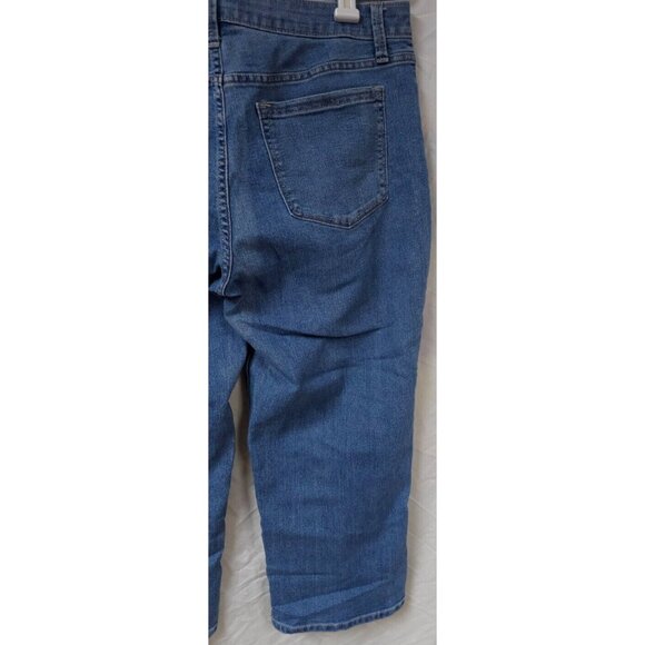 Riders By Lee Womens 12M Mid Rise Stretch Light Wash Capri Denim Shorts 32x21 - Picture 8 of 11